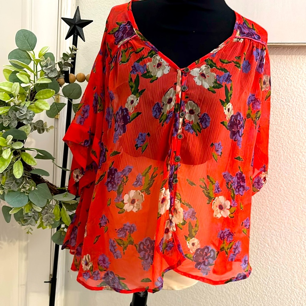 BUCKLE- BKE Boutique DARK CORAL
BIG DIVORCE SALE, THE SHIRT IS SHEER
B and Save